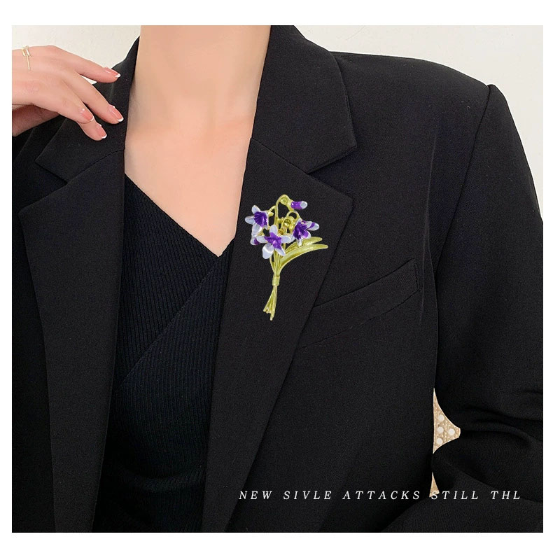 Blucome paarse bloem broche da - Suit Supply Wedding Party recensie en prijs