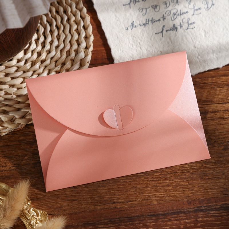 Luxe parelmoer papieren envelo - Wedding Packaging recensie en prijs